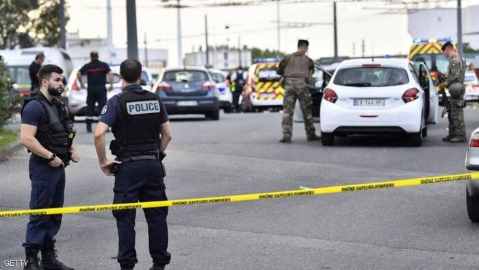حادثة طعن في فرنسا توقع قتيلين وجرحى