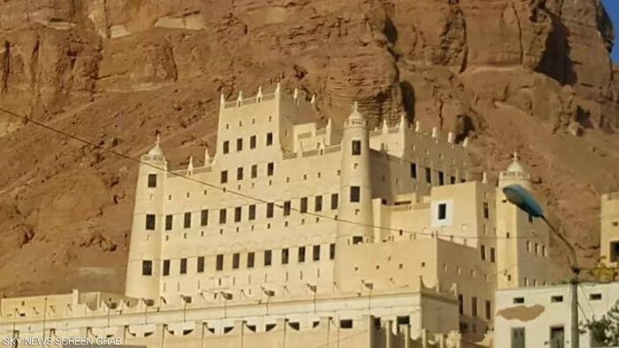 أكبر قصر طيني بالعالم يواجه "خطرا كبيرا"