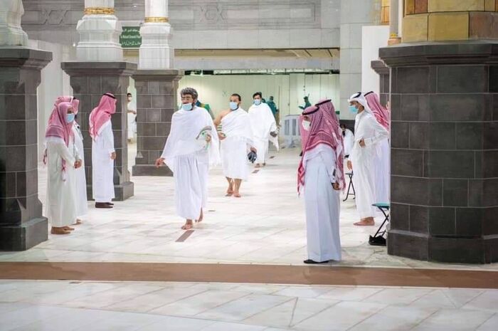 السعودية تستعد لاستقبال أولى رحلات المعتمرين من الخارج