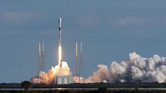 SpaceX تدخل التاريخ مع أول إطلاق فضائي بشري ناجح