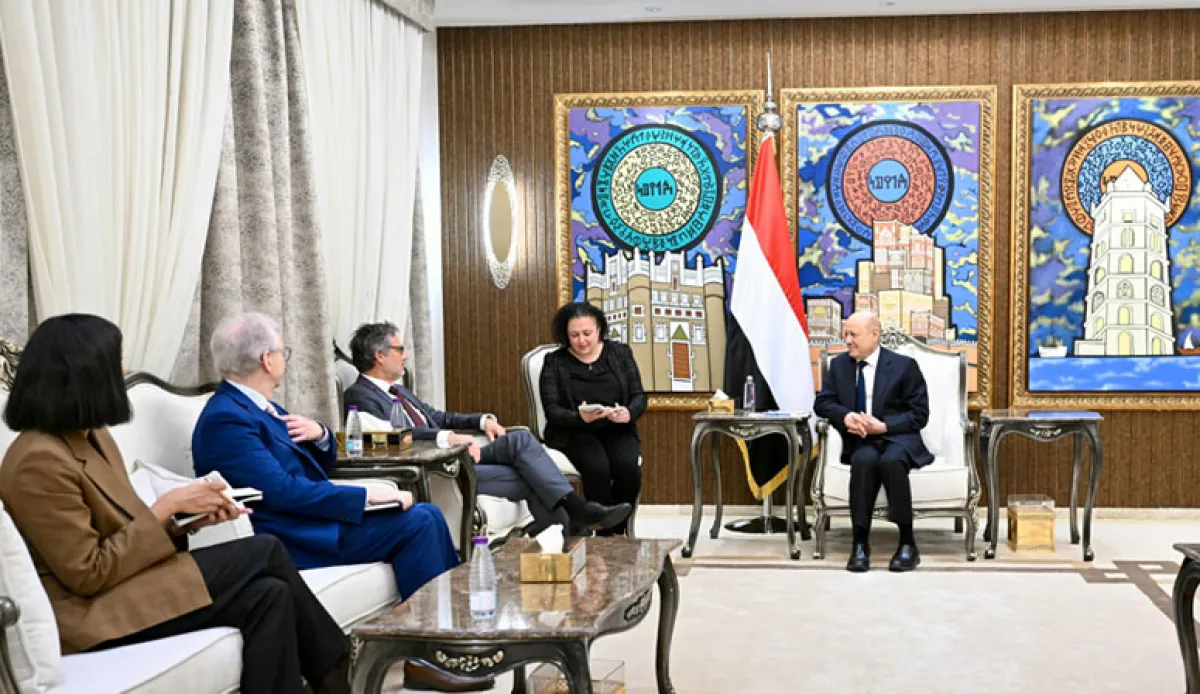 العليمي يتعهد بإخضاع مليشيا الحوثي للسلام بالقوة العسكرية