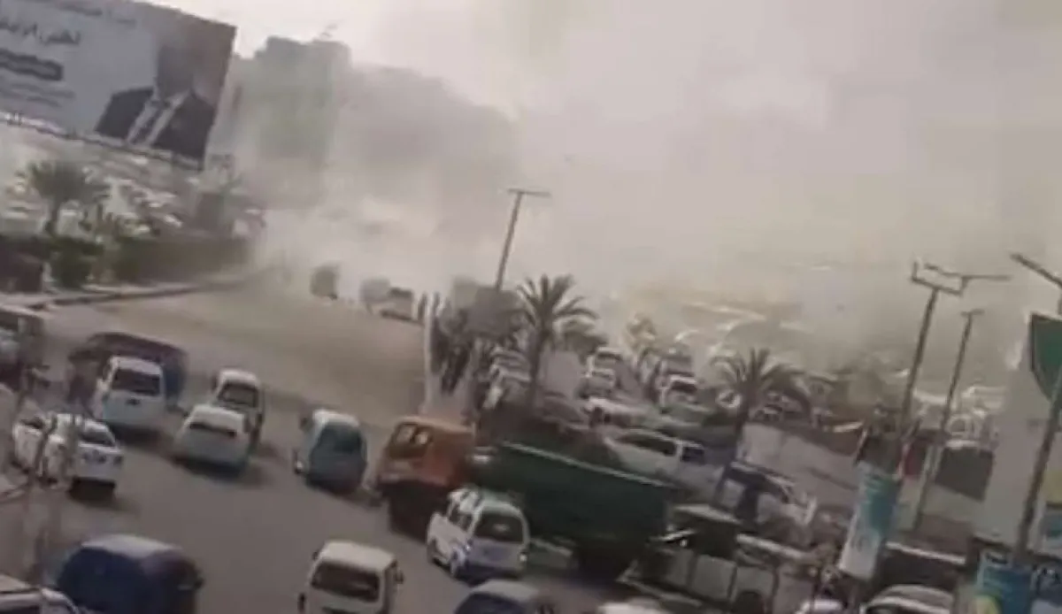 انفجار يهز جولة السفينة في عدن بالتزامن مع عودة الحكومة اليمنية