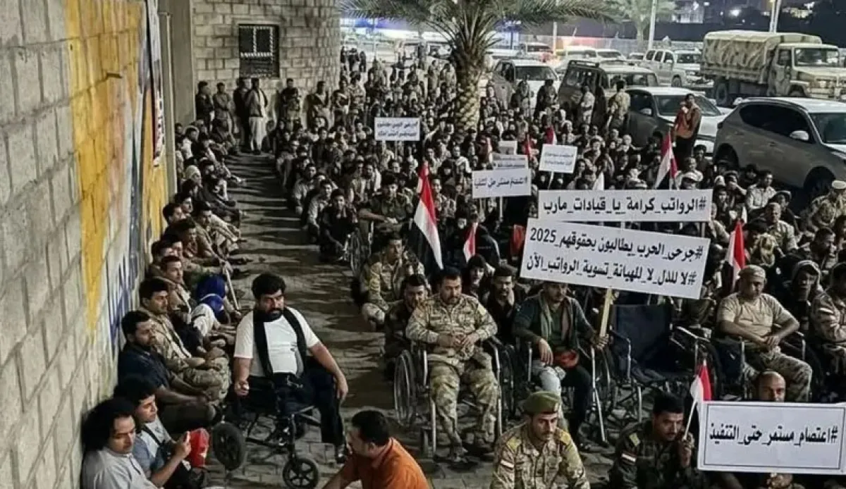 قوة أمنية تفض اعتصام جرحى الجيش الوطني في مأرب بالقوة