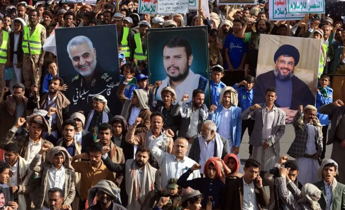 الحوثيون: سنغلق  مضيق باب المندب ونقف مع إيران ضد دول الخليج