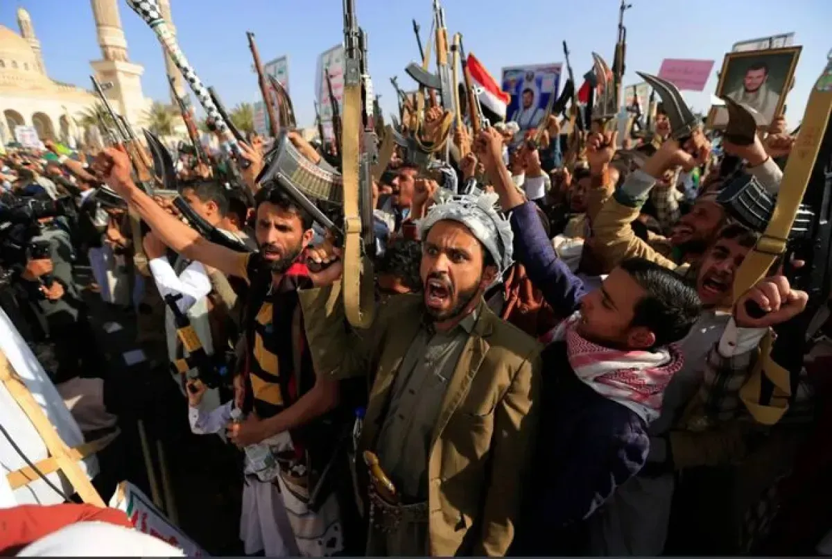 تصعيد حوثي غير مسبوق يهدد بإشعال المنطقة.. دعوات للتعبئة وتحركات إيرانية وسط استنفار حكومي