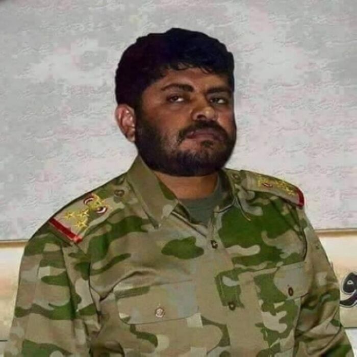 قيادي حوثي يفضح محمد علي الحوثي وأسرار رموز تغريداته المشفرة وعلاقته بالخمر والنساء ويصفة بالطرطور (تفاصيل )