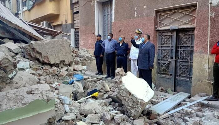 انتشال 3 جثث والبحث عن مفقودين بانهيار عقار في مصر