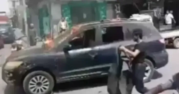 شيخ قبلي يضرم النار في سيارته احتجاجا على ممارسات الحوثي