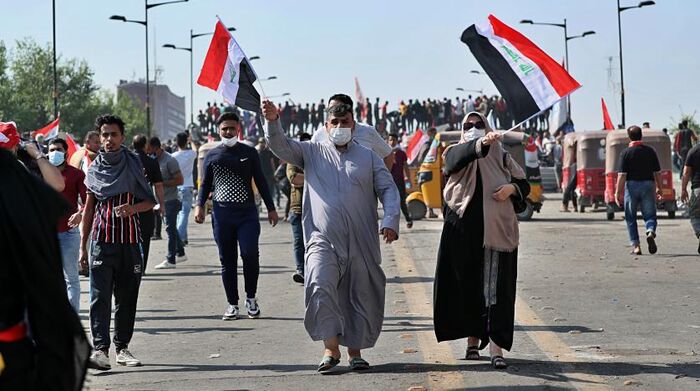 في الذكرى الأولى للحراك الشعبي.. مئات المتظاهرين يتوافدون لوسط بغداد