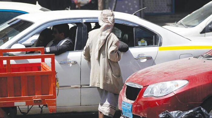 بدء تنفيذ مخطط حوثي لتجنيد المتسولين في اليمن والدفع بهم لجبهات القتال
