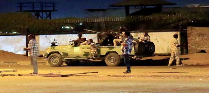 جندي يقتل مواطنين اخترقوا حظر التجول في السودان