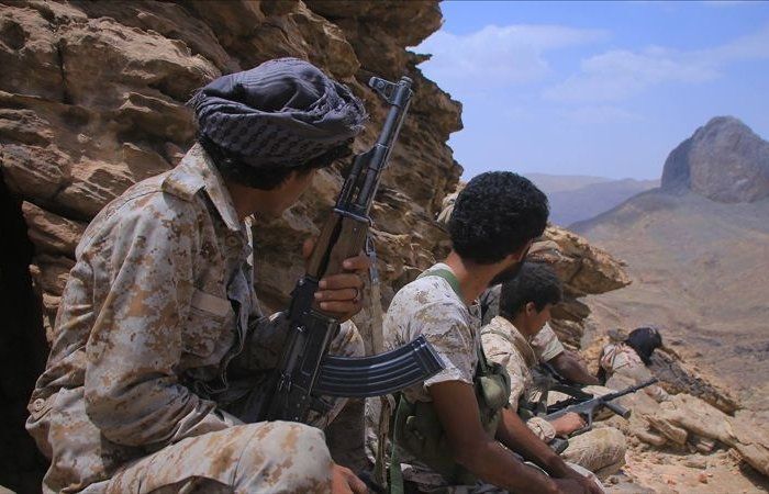 وزارة الدفاع تعلن التحام الجيش بالعمالقة وسط إنهيار حوثي في تعز