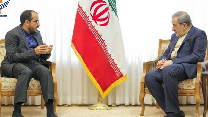 ناطق الحوثيين يعترف بدعم طهران ويعتبره عاملًا أساسيًا لتثبيت المشروع الإيراني في المنطقة