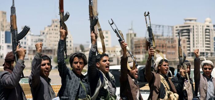 حيلة حوثية لترغيب الشباب للقتال في صفوفه