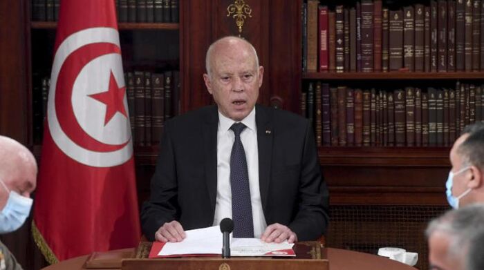 قيس سعيد يعد دستور جديد لتونس.. والاستفتاء عليه في يوليو 2022