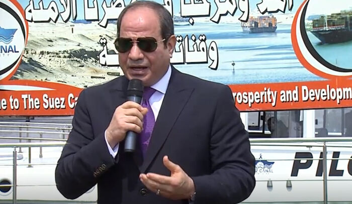 السيسي يتعهد بمواجهة الأزمات الطارئة في قناة السويس