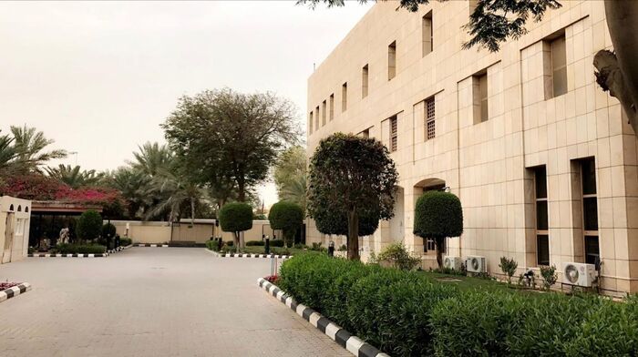 كورونا يعلق عمل السفارة اليمنية في الرياض
