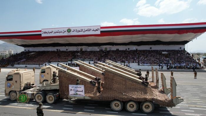 مسؤول يحذر من تنشيط الحوثيين للطيران الحربي وتدخل الحرس الثوري لقصف مناطق الشرعية بالبراميل المتفجرة