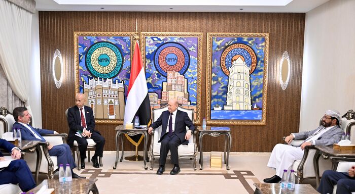 في لقائه بالسفير الأمريكي.. العليمي: لا نهاية للحوثي دون هزيمة كاملة