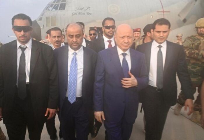ماذا قال اليمنيون عن عودة العليمي ورئيس حكومته إلى عدن؟