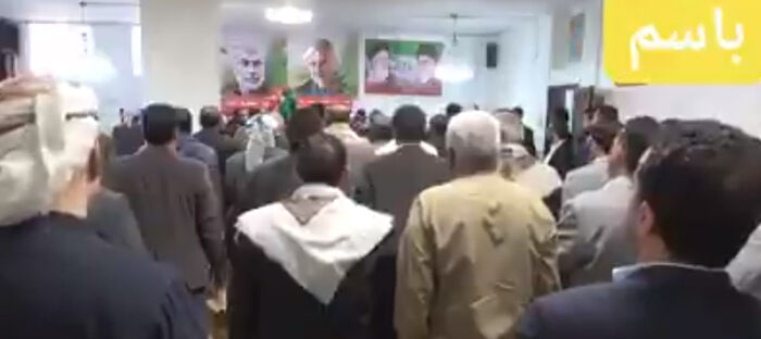 الحوثيون يرفعون النشيد الوطني الإيراني وسط صنعاء