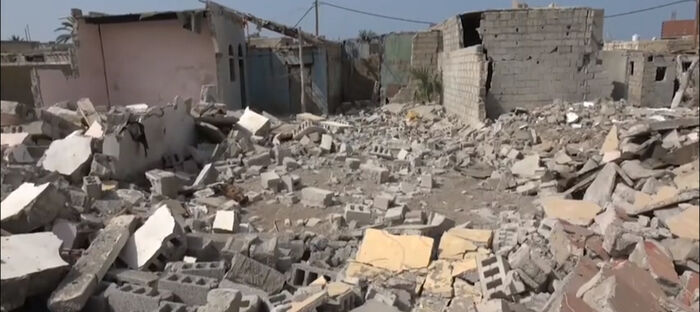 استشهاد خمسة مدنيين بعد سقوط قذيفة حوثية على منزل في حي الربصة