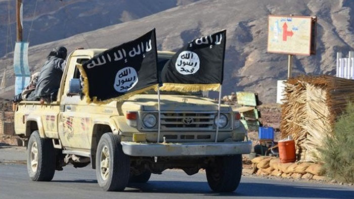 نجاة قيادي عسكري ومقتل وإصابة 5 من مرافقيه إثر كمين مسلح لعناصر القاعدة في أبين