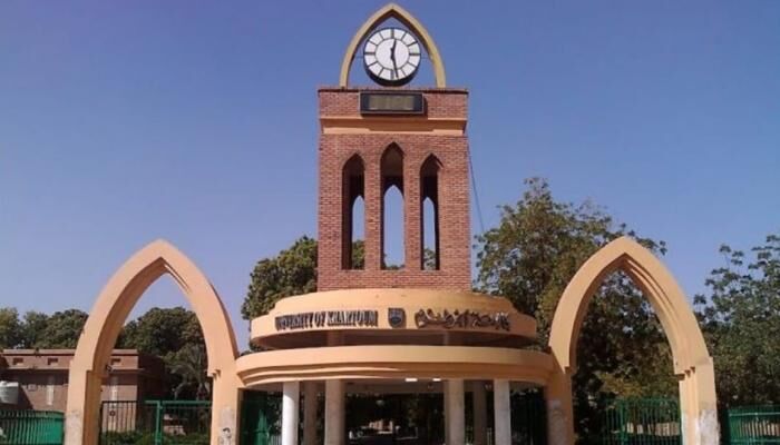 جامعة الخرطوم تغلق أبوابها بعد وقوع إصابات بكورونا بين الطلاب والأساتذة