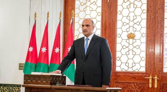 العاهل الأردني يكلف "الخصاونة" بتشكيل الحكومة الجديدة