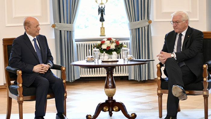 اليمن وألمانيا يبحثان سبل تثبيت وقف إطلاق النار وإلزام الحوثي بالوفاء بتعهداته