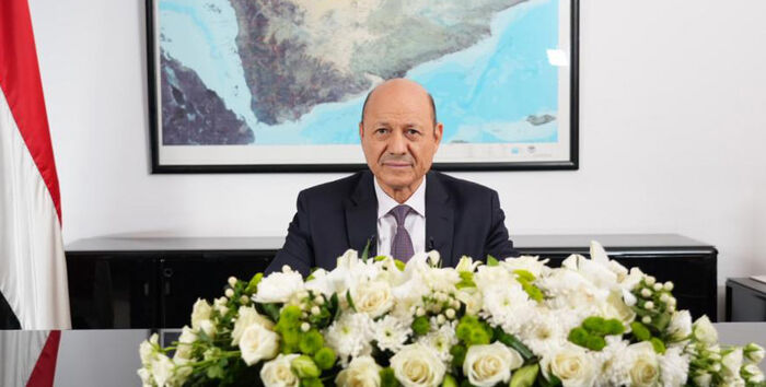 رئيس مجلس القيادة الرئاسي يدعو لوحدة الصف بهدف مواجهة الإنقلاب والمشروع الإيراني