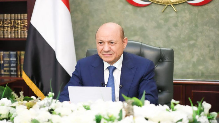 العليمي: الغرب وأمريكا اقتنعوا بضرورة هزيمة الحوثي عسكريًا