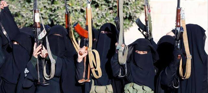 «زينبيات» الحوثي يتجولن في منازل ذمار بحثًا عن مقاتلين