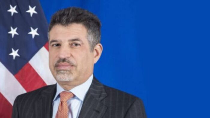 السفير الأمريكي: الشعب اليمني الخاسر الوحيد جراء الاستهداف الحوثي لموانئ النفط