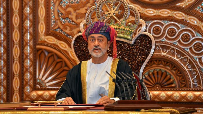 ماذا قال سلطان عمان الجديد بعد تنصيبه؟