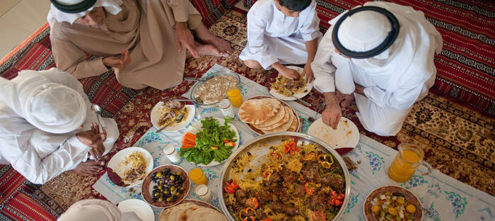 بعد إفطار جماعي.. اصابة 4 أسر بكورونا في السعودية