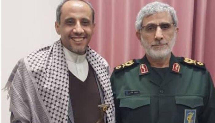 صورة لقاء قائد فيلق القدس بقيادي حوثي تؤكد الوجه القبيح للمليشيا