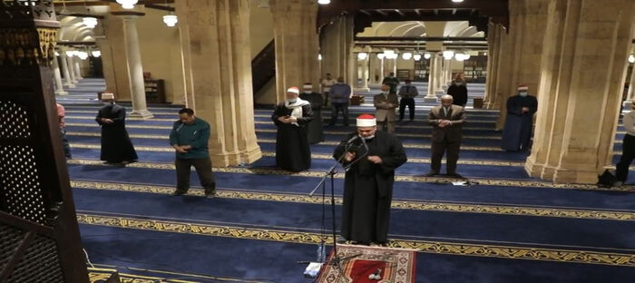 مصر تفتح دور العبادة أول يوليو وتعدل مواعيد حظر التجول (فيديو)