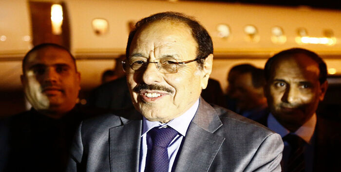 مصادر: الجنرال الإخواني المقال علي محسن الأحمر نقل أمولًا ضخمة إلى عدد من الدول لهذا الهدف