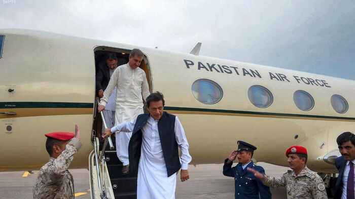 عمران خان وسيطًا بين السعودية وإيران