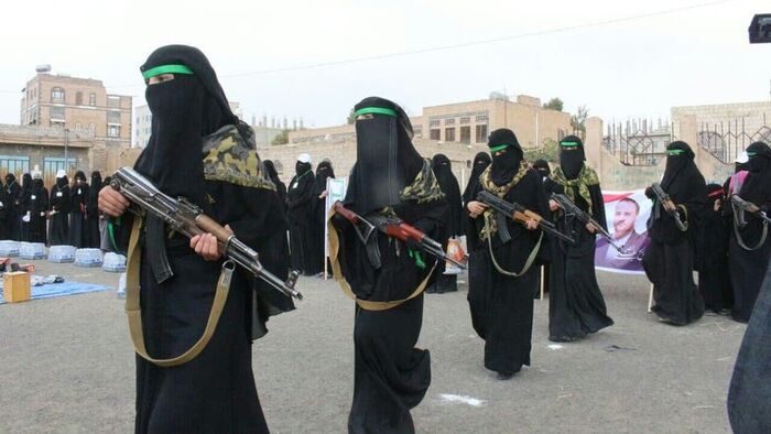 الحوثيون يجندون الطالبات للتجسس والقتال
