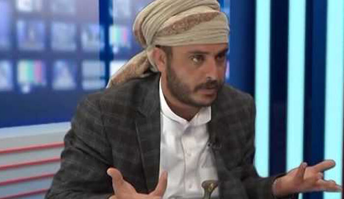 وزير صحة الحوثيين يقيل مدير أكبر مستشفى بمحافظة ريمة لأنه «يضم» ولا يصلي مسربلاً