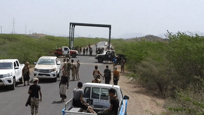 فتح طريق حيوي إلى تعز من جانب واحد بتوجيهات طارق صالح