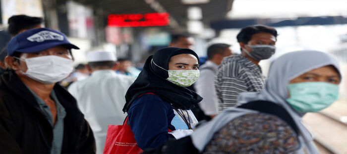 تنظيف المراحيض.. عقاب منتهكي التباعد الإجتماعي في جاكرتا