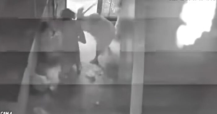 اعتداء همجي على طبيبة نازحة في إب يفضح وجه الإجرام الحوثي