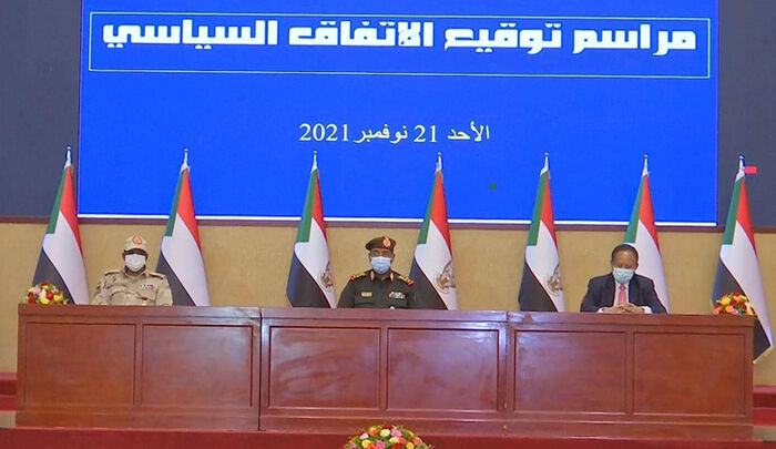 السودان.. توقيع اتفاق سياسي يعيد حمدوك إلى رئاسة الوزراء