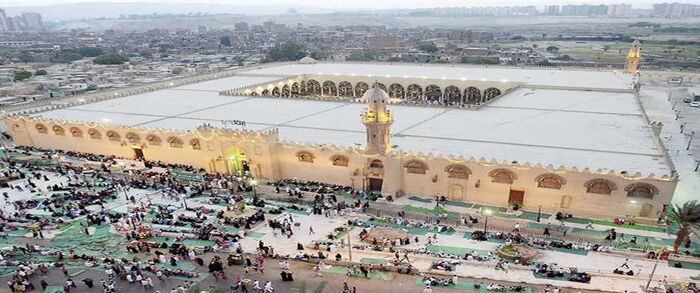 مصر تقرر بث صلاة التراويح من مسجد عمرو بن العاص