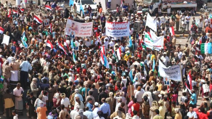 مظاهرات غاضبة لأبناء الحديدة تطالب باستكمال تحرير محافظتهم الساحلية