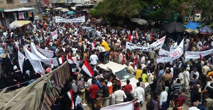 قتلى وجرحى من المتظاهرين في تعز برصاص مسلحي حزب الإصلاح