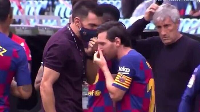 مدرب برشلونة يعلق على أزمة ميسي ومساعد مدربه